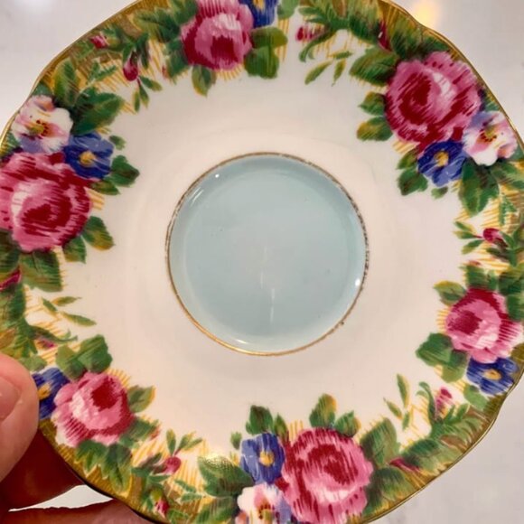 Vintage warranted Paragon “Tapestry Rose” teacup 🌺 - Picture 5 of 9